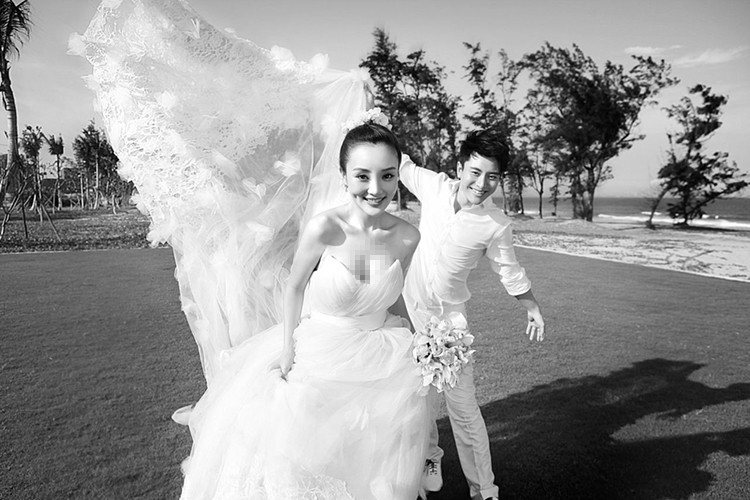 Lý Tiểu Lộ từng được nhiều người ngưỡng mộ khi có sự nghiệp ổn định cùng tổ ấm hạnh phúc. Ảnh: Sina