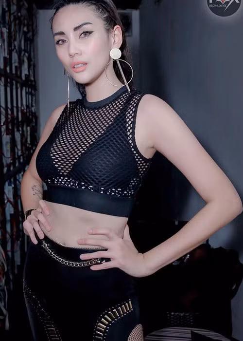 Ngoài làm người mẫu, cô hiện theo đuổi công việc làm DJ. Ảnh: FBNV