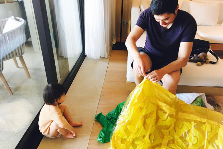 Trương Tử Lâm thường xuyên khoe con gái và ông xã trên trang cá nhân. Ảnh: Weibo