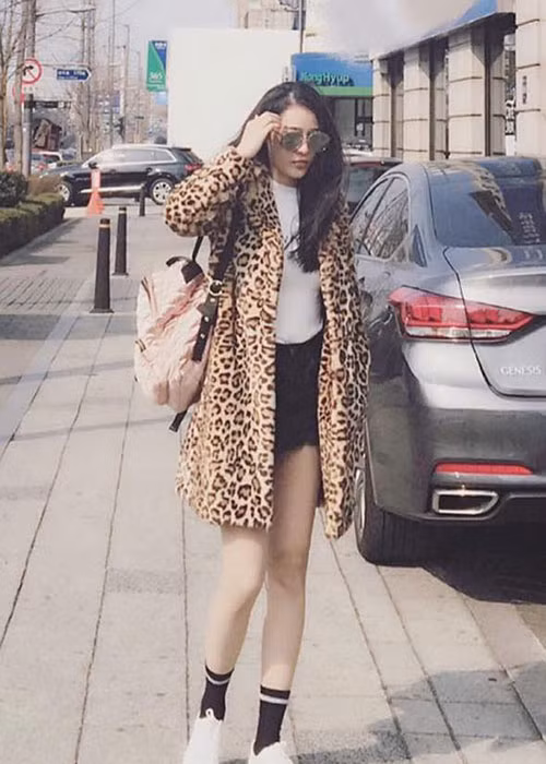 Quế Vân tâm sự: “Buổi sáng thức dậy thấy dòng đời vẫn thế và lòng người vẫn không có gì thay đổi”.