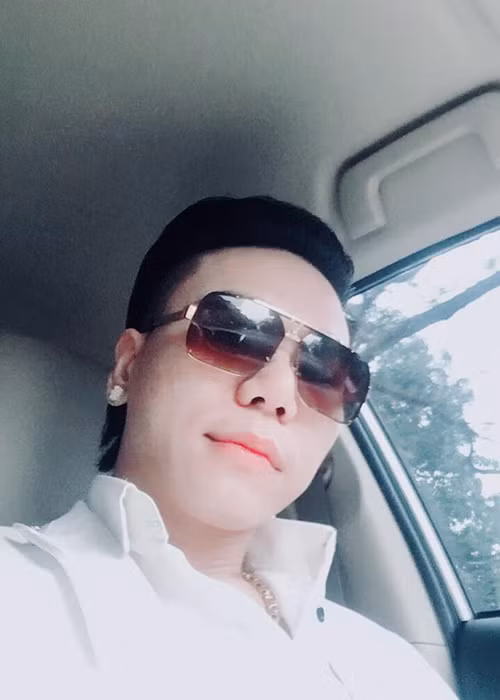 Năm 2011, một nữ sinh đã tố cáo bị Châu Việt Cường hiếp dâm. Về phía nam ca sĩ, anh khẳng định cả hai tự nguyện.