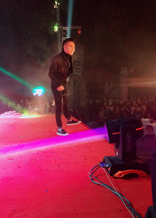 Châu Việt Cường từng Nam tiến nhưng không gây được sự chú ý. Hiện, anh thường xuyên diễn ở các tỉnh miền Bắc.