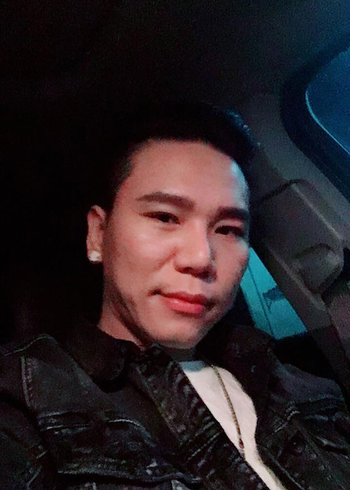Châu Việt Cường được cho là nam ca sĩ hội chợ khá tai tiếng khi vướng không ít ồn ào đời tư.