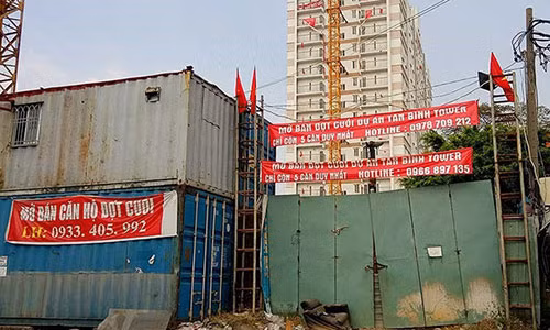 Theo dự kiến, Tân Bình Tower sẽ bàn giao nhà vào tháng 3/2016 nhưng hiện dự án vẫn chưa hoàn thiện.