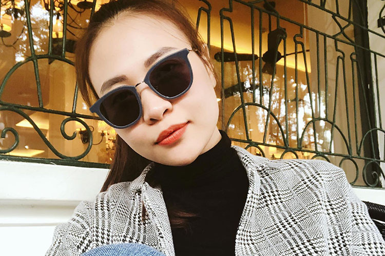 Đàm Thu Trang tâm sự: “Cứ đeo đuổi ước mơ của bạn, biến công việc thành niềm vui, làm cho bản thân tiến bộ hơn mỗi ngày. Danh phận, chức tước chỉ nên là phần thưởng thay vì là đích đến. Vui vẻ sống tốt mỗi ngày mới là cách tận hưởng cuộc sống”.