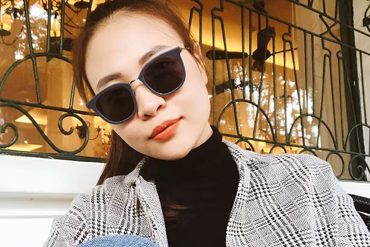 Đàm Thu Trang tâm sự: “Cứ đeo đuổi ước mơ của bạn, biến công việc thành niềm vui, làm cho bản thân tiến bộ hơn mỗi ngày. Danh phận, chức tước chỉ nên là phần thưởng thay vì là đích đến. Vui vẻ sống tốt mỗi ngày mới là cách tận hưởng cuộc sống”.