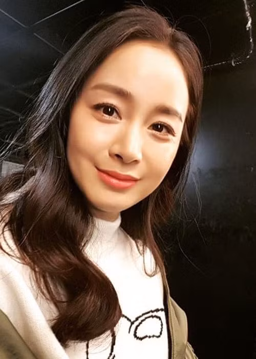 5 tháng sau khi sinh con gái, Kim Tae Hee khoe ảnh selfie xinh đẹp. Ảnh: Instagram nhân vật