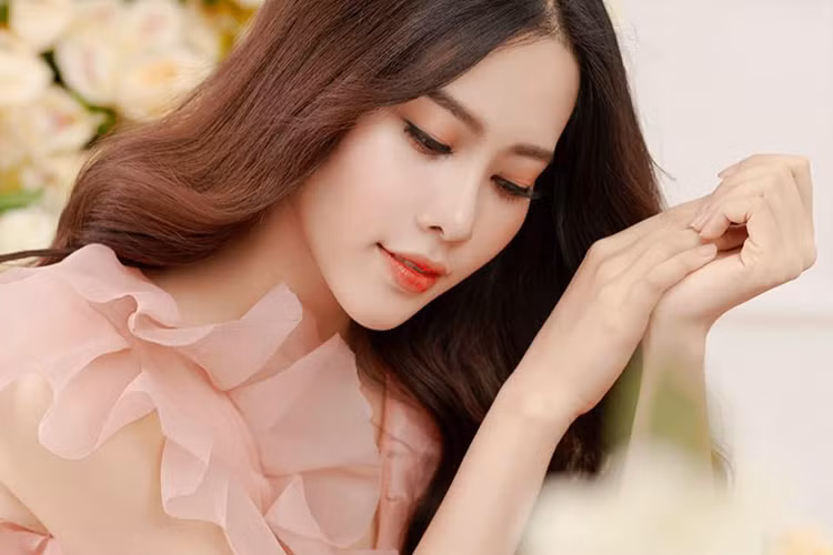 Nhan sắc hiện tại của Nam Em khiến nhiều người mê đắm. Ảnh: FBNV