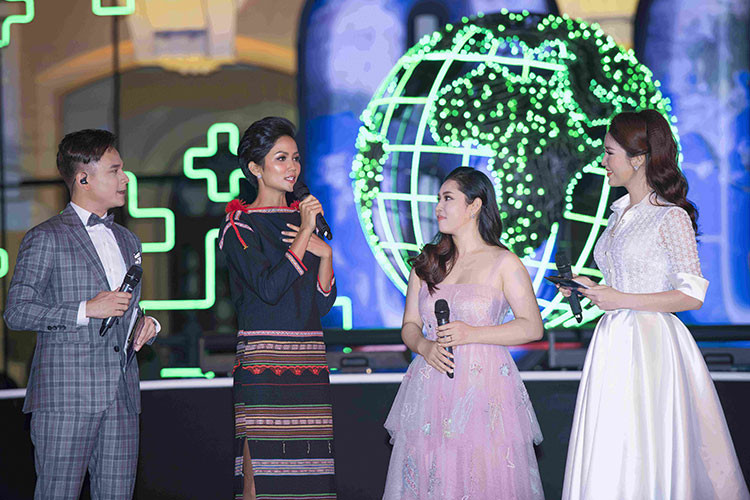 Chuẩn bị cho phần biểu diễn này, H’Hen Niê đã tập luyện nhiều lần để có thể truyền tải thông điệp của chiến dịch đến với mọi người.