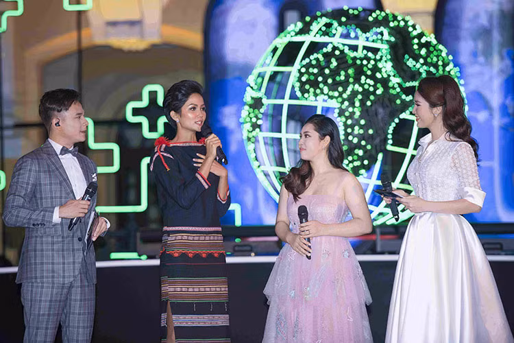 Chuẩn bị cho phần biểu diễn này, H’Hen Niê đã tập luyện nhiều lần để có thể truyền tải thông điệp của chiến dịch đến với mọi người.