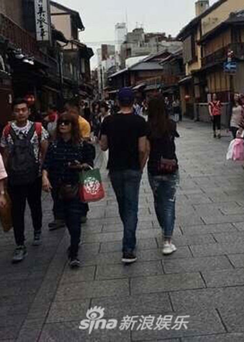 Dù bận rộn với công việc, cặp đôi vẫn thường xuyên đi du lịch hâm nóng tình cảm vợ chồng.