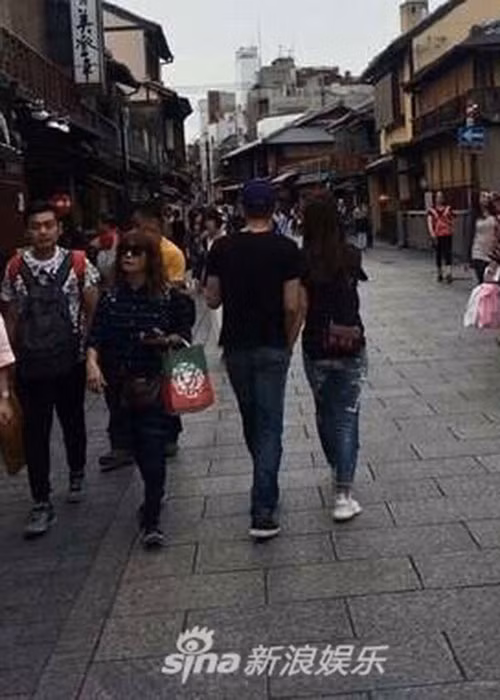 Dù bận rộn với công việc, cặp đôi vẫn thường xuyên đi du lịch hâm nóng tình cảm vợ chồng.