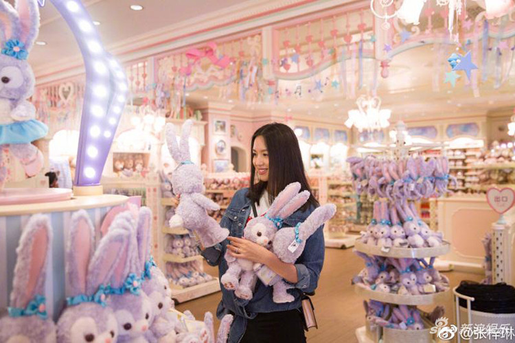 Trương Tử Lâm thỉnh thoảng tham gia các sự kiện nhưng chưa trở lại đóng phim vì muốn dành nhiều thời gian cho gia đình. Ảnh: Sina