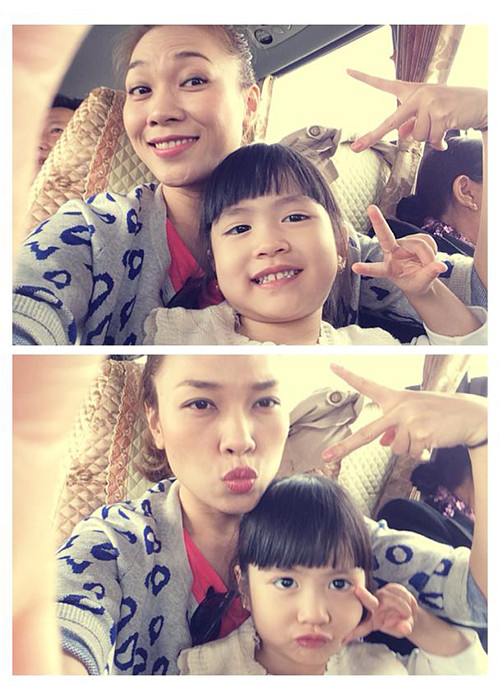 Biểu cảm chu môi của Mỹ Tâm khi tự mình chụp ảnh khiến fans không nhịn được cười.