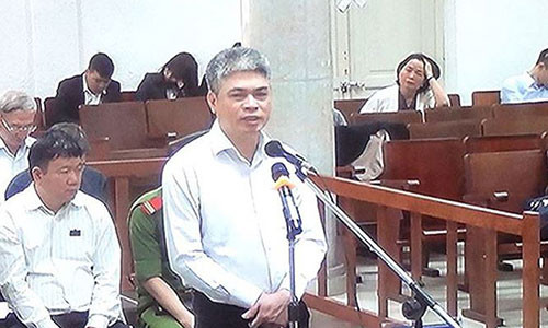 Bị cáo Nguyễn Xuân Sơn- nguyên Phó tổng giám đốc Tập đoàn Dầu khí (PVN) trình bày phần tự bào chữa.