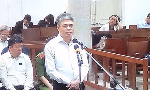 Bị cáo Nguyễn Xuân Sơn- nguyên Phó tổng giám đốc Tập đoàn Dầu khí (PVN) trình bày phần tự bào chữa.