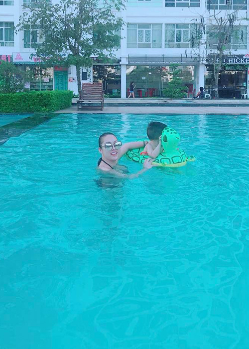 Phi Thanh Vân vui vẻ bên con trai sau khi chia tay bạn trai đại gia.