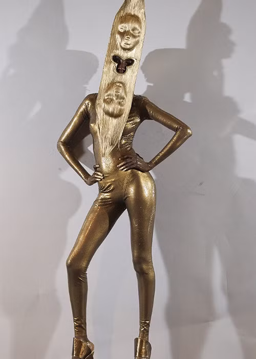 Các thiết kế của Charlie Le Mindu độc dị, không mang tính ứng dụng. Ảnh: Infonet