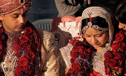 Hôn nhân sắp đặt vẫn là một quan niệm truyền thống phổ biến tại Ấn Độ. Ảnh: Business Insider.