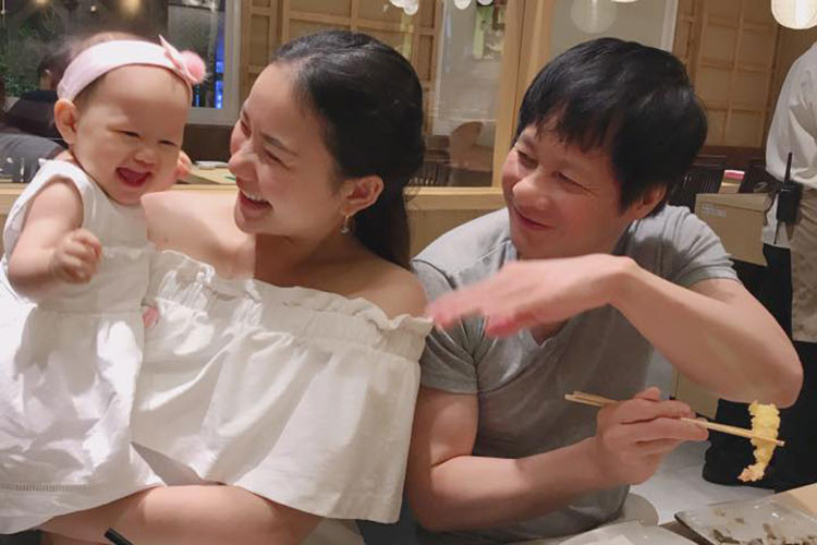 Mới đây, Phan Như Thảo bất ngờ chia sẻ bé Bồ Câu suýt bị bắt cóc. Nữ người mẫu kể kẻ lạ mặt đã giật bé Bồ Câu từ tay chồng của cô.