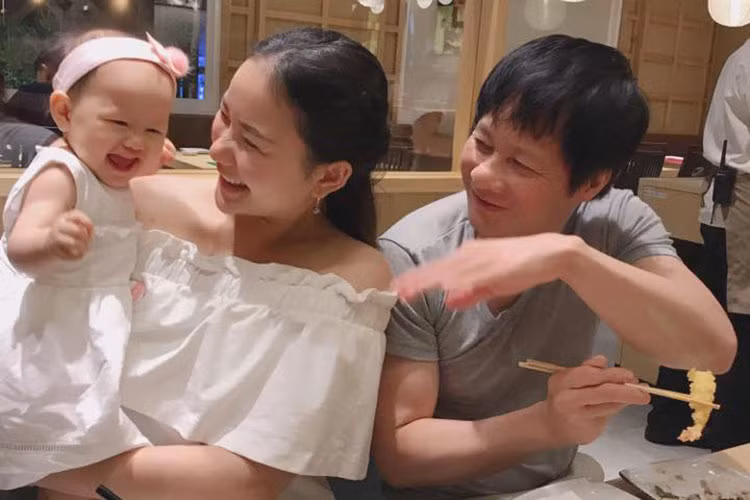 Mới đây, Phan Như Thảo bất ngờ chia sẻ bé Bồ Câu suýt bị bắt cóc. Nữ người mẫu kể kẻ lạ mặt đã giật bé Bồ Câu từ tay chồng của cô.