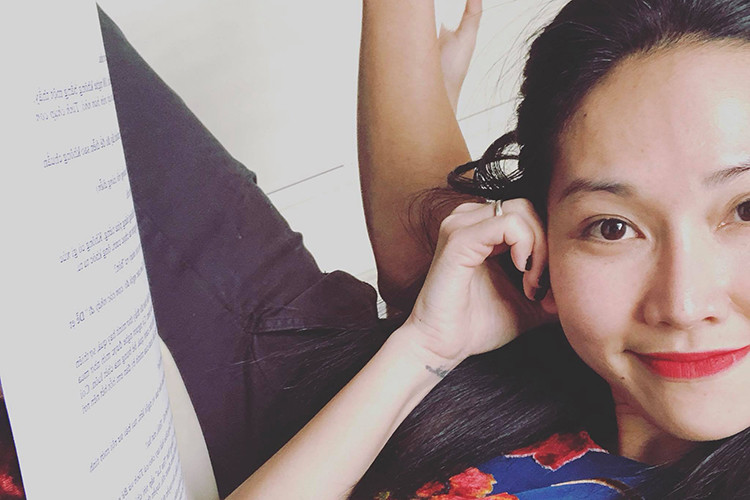 Kim Hiền đi tập tuồng cùng các nghệ sĩ Việt tại Mỹ.