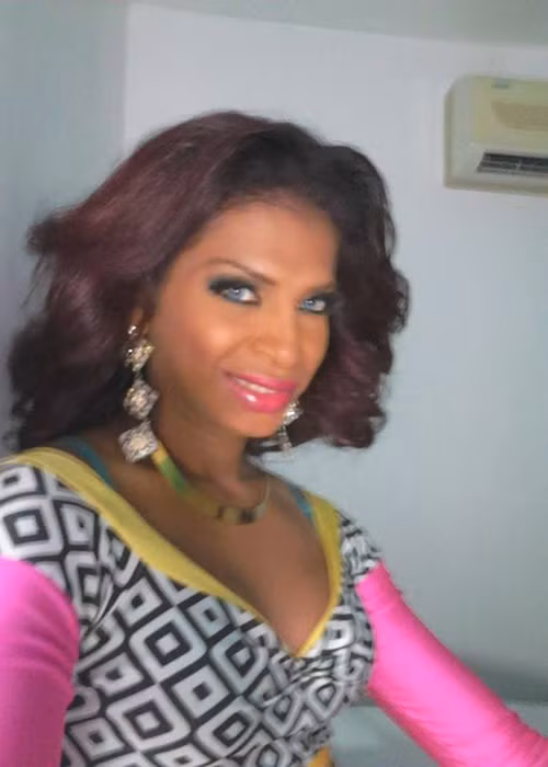 Barbie năm nay 25 tuổi. Cô không được đánh giá cao tại Hoa hậu Chuyển giới Quốc tế 2018 bởi vẻ ngoài chưa thực sự nữ tính.