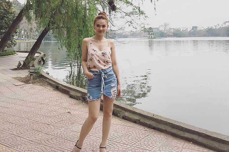 Thu Thủy dạo phố Hà Nội và thưởng thức ẩm thực của Hà thành.