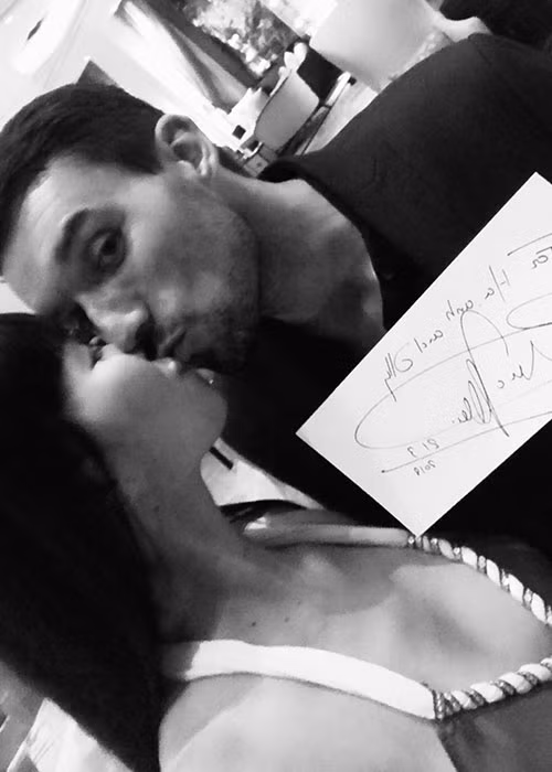 Vợ chồng sao Việt Hà Anh đi hẹn hò. Hiện, nữ người mẫu mang bầu được 7 tháng.