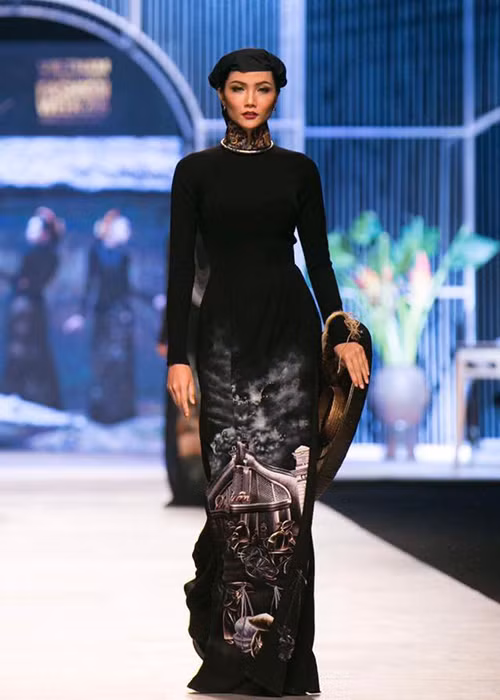 H’hen Niê đăng tải hình ảnh khi làm người mẫu trước lúc đoạt vương miện hoa hậu.