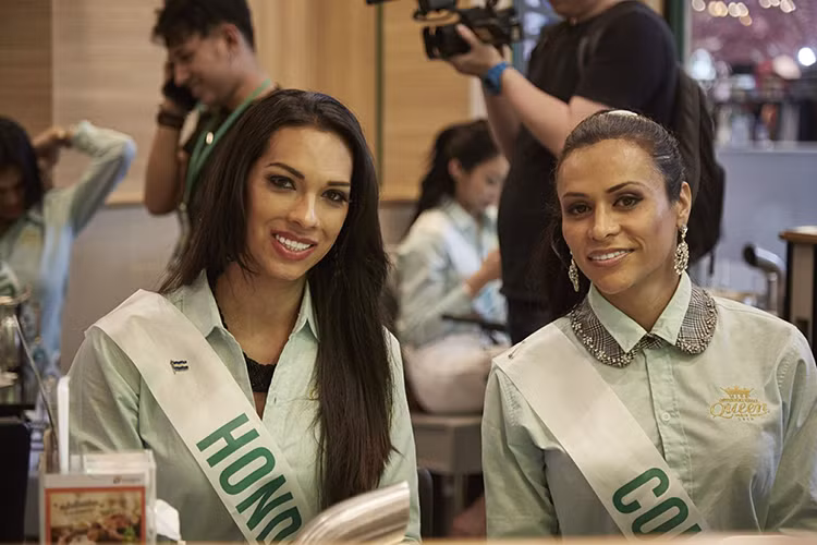 Đại diện Colombia đang nỗ lực để chạm tay tới vương miện Hoa hậu Chuyển giới Quốc tế 2018.