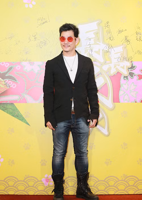 Nam diễn viên kiêm ca sĩ Nhậm Hiền Tề trẻ trung tại sự kiện. Anh từng đóng phim "Tân Sở Lưu Hương", "Tiếu ngạo giang hồ"... Ảnh: Sina