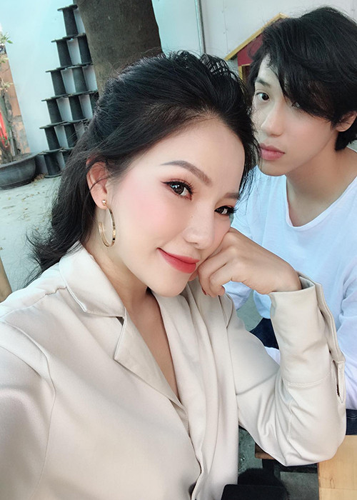 Lý Phương Châu - Hiền Sến đi quay gameshow là một trong những tin tức sao Việt trong ngày 14/3.