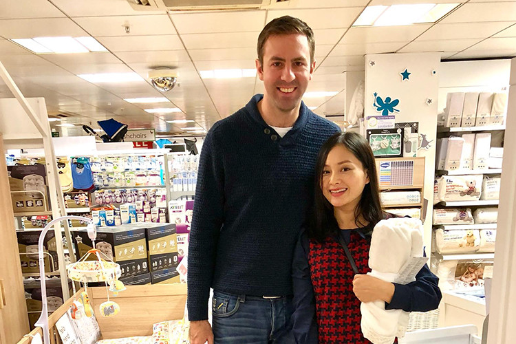 Lan Phương và David bắt đầu hẹn hò từ tháng 7/2017. Hiện, nữ diễn viên đang mang bầu. Ảnh: FBNV