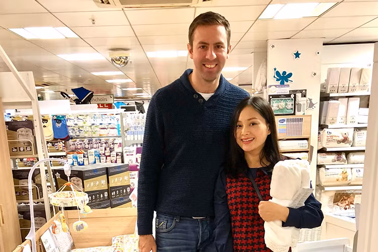 Lan Phương và David bắt đầu hẹn hò từ tháng 7/2017. Hiện, nữ diễn viên đang mang bầu. Ảnh: FBNV