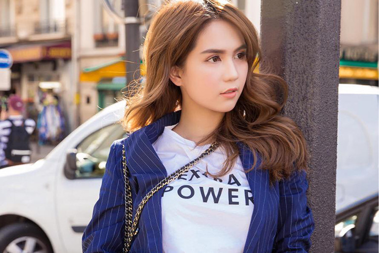 Vì biết làm người thứ ba là sai nên Ngọc Trinh chỉ dám yêu trong bóng tối cho đến khi chia tay. Sau này, cô thừa nhận điều chua chát nhất chính là làm người thứ ba. Ảnh: FBNV