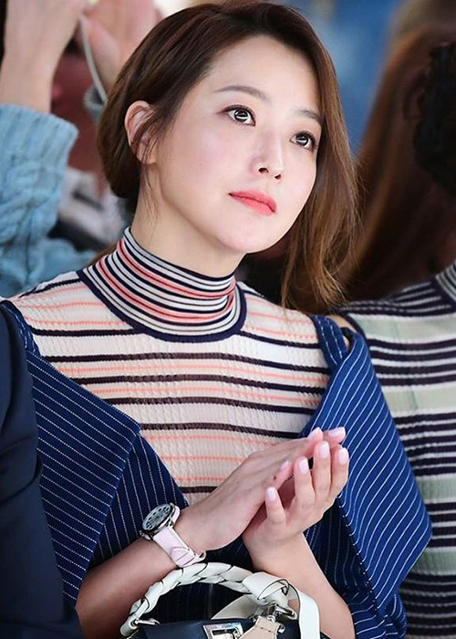 Sở hữu vẻ đẹp không tuổi, Kim Hee Sun luôn trở thành tâm điểm chú ý mỗi khi xuất hiện. Ảnh: Instagram