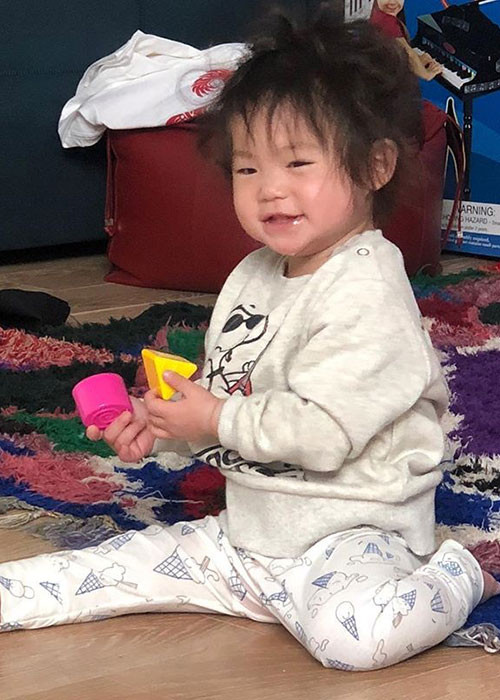 Khoảnh khắc đáng yêu của nhóc tì nhà Trần Quán Hy.