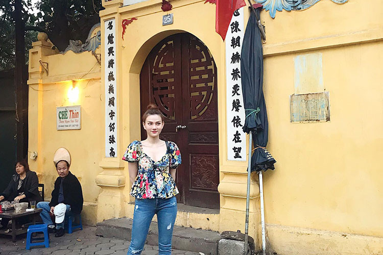 Sao Việt Thu Thủy thèm các món ngon của Hà Nội: “Ôi thèm caramel, sữa chua nếp cẩm, phở chiên, cháo trai, bún chả,... Trời ơi làm sao giảm cân đây”.