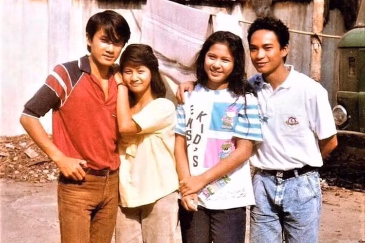 Hot Face sao Việt 24h: Việt Trinh khoe ảnh bên Cát Phượng. “Lúc đó anh Thái San và Cát Phượng ra dáng minh tinh rồi còn tôi vẫn còn quê và mập nữa”, Việt Trinh chia sẻ.