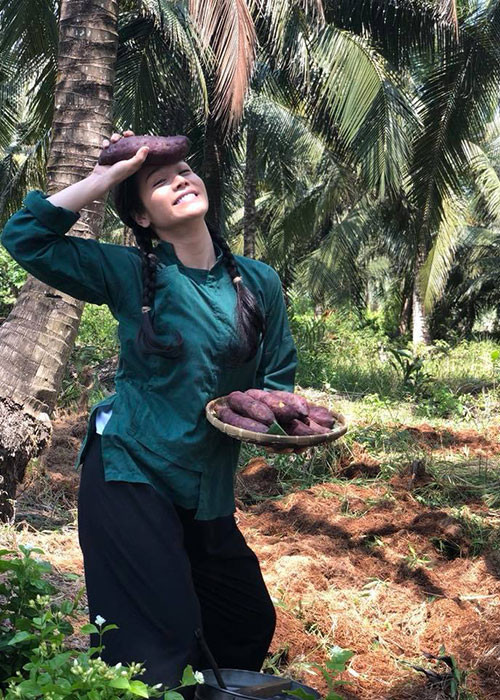 Nhật Kim Anh nhí nhảnh trên phim trường.