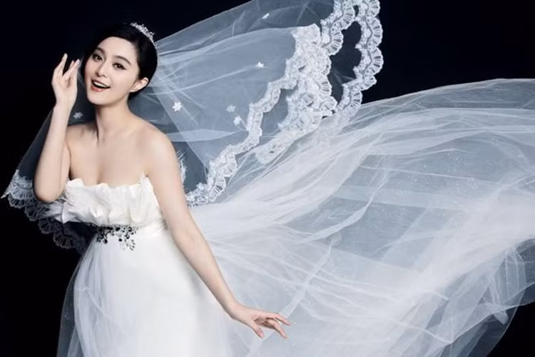 Gần đây, nàng Kim Tỏa của "Hoàn Châu Cách Cách" đã bày tỏ mong muốn sinh con trong năm nay. Ảnh: Elle