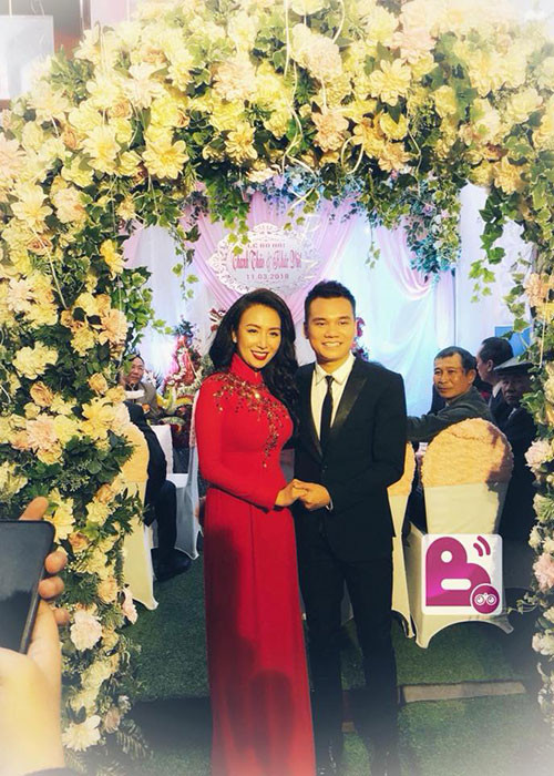 Ngày 11/3, cặp đôi tổ chức lễ đính hôn. Cuối tháng 3 tới đây, cả hai sẽ về chung một nhà.