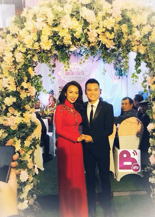 Ngày 11/3, cặp đôi tổ chức lễ đính hôn. Cuối tháng 3 tới đây, cả hai sẽ về chung một nhà.