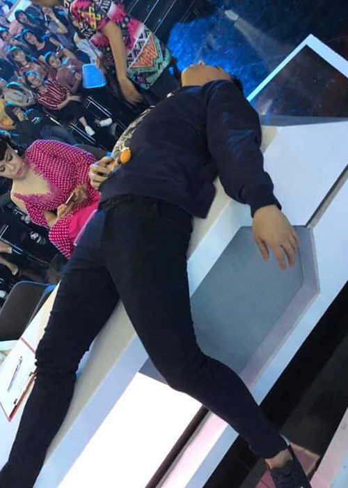 Ngô Kiến Huy ghi lại hình ảnh dìm hàng MC Trấn Thành trên trường quay.