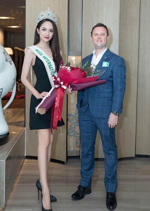 Hương Giang Idol trở lại Thái Lan để tiếp tục tham gia các hoạt động với vai trò tân Hoa hậu Chuyển giới Quốc tế.