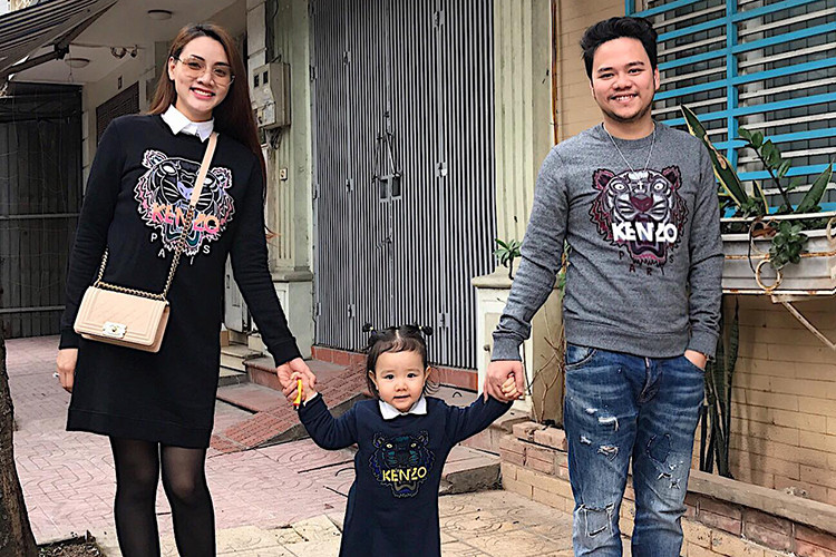 Nữ diễn viên cho hay việc chăm sóc con gái không hề mệt mỏi mà mang lại niềm vui cho cô.