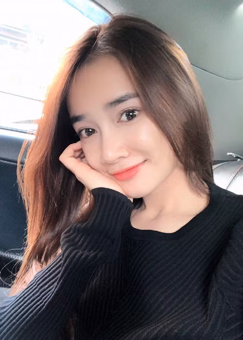 Nữ diễn viên sinh năm 1990 vô cùng rạng rỡ khi để mặt mộc.