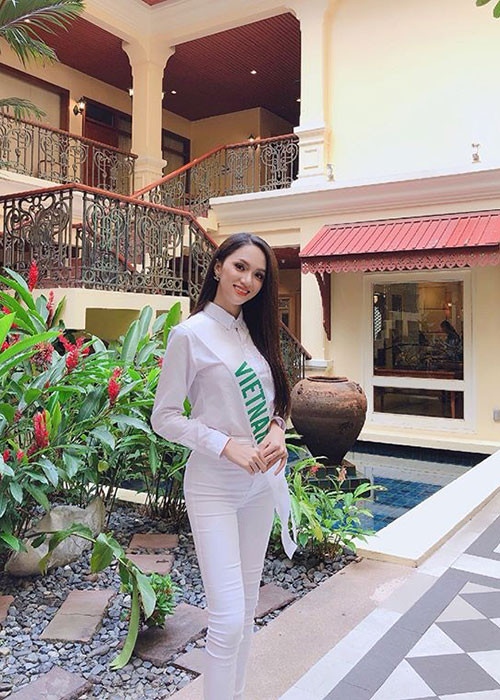 Hình ảnh của Hương Giang Idol liên tục được nữ ca sĩ chia sẻ từ Thái Lan.