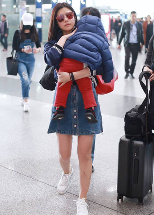 Tháng 2 vừa qua, Trần Nghiên Hy bất ngờ vướng tin đồn ngoại tình với nam ca sĩ Anthony Neely.